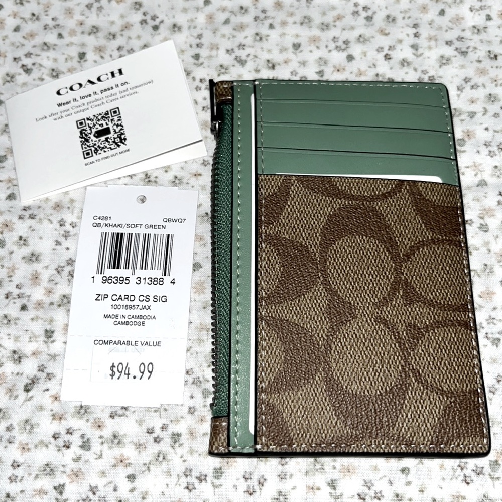 NWT Signature Coach Zip Card Case with Green Accent